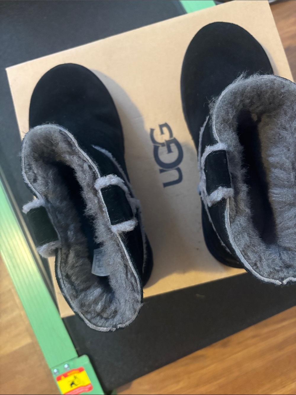 UGG ladies size 8 Black Suede Sheepskin-Lined Booties